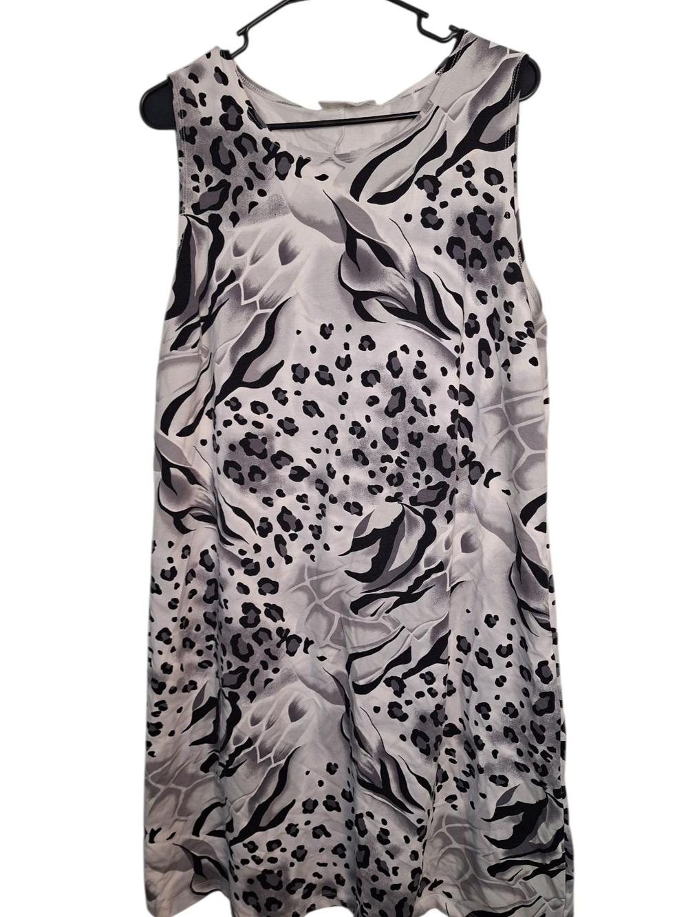 Women with Control White and Black Abstract Tank Dress